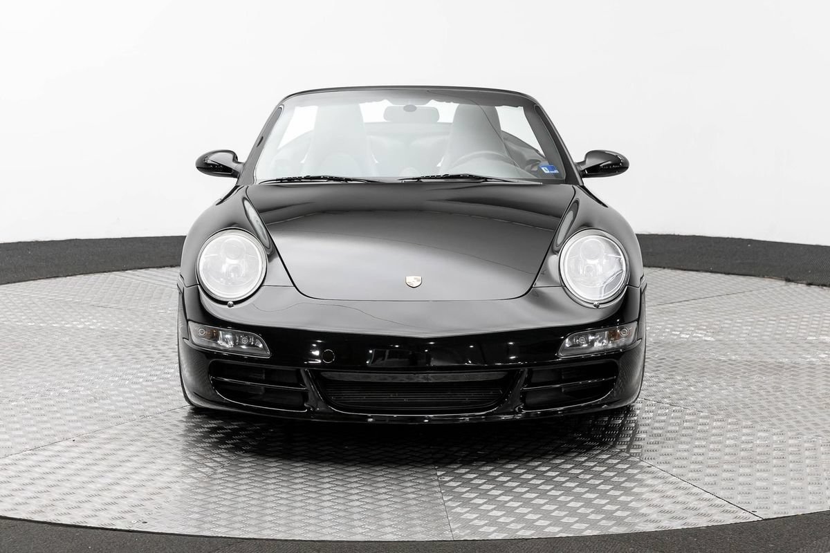 Used 2006 Porsche 911 Carrera RWD image 3