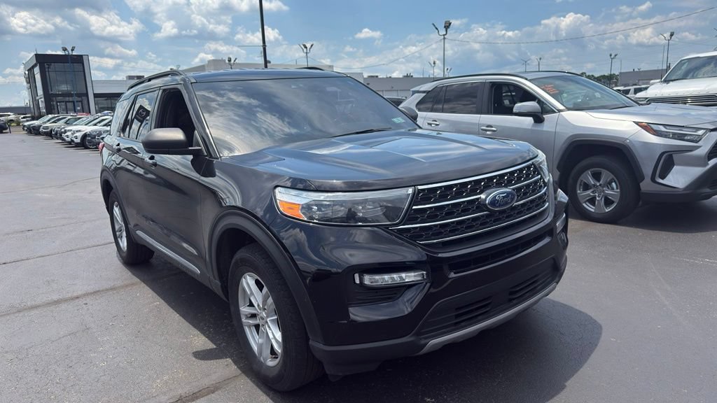 Used 2020 Ford Explorer XLT w/ Equipment Group 202A AWD/4WD image 4