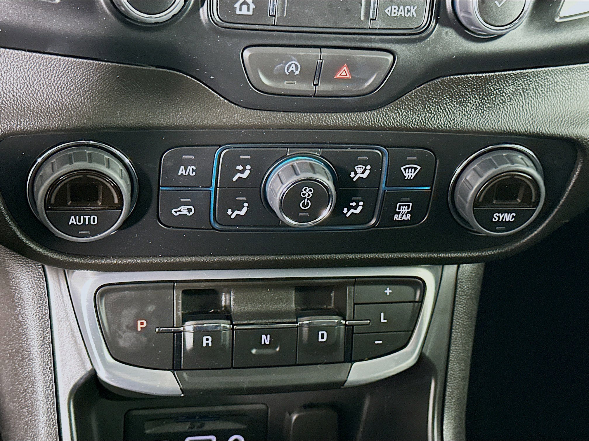 Used 2024 GMC Terrain SLT image 23