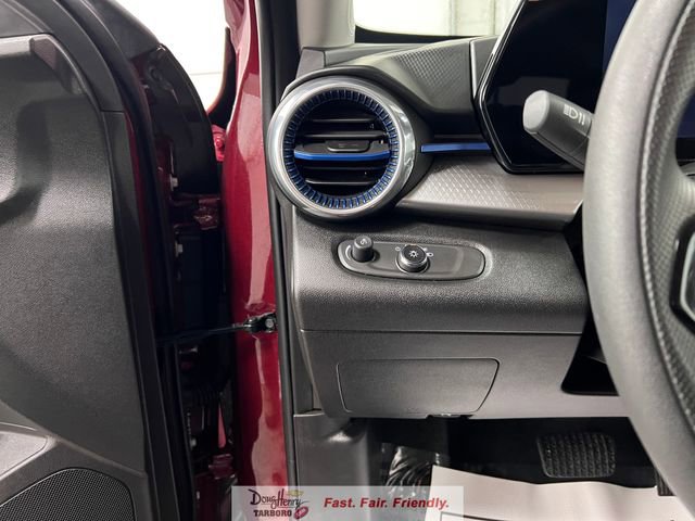 Used 2025 Chevrolet Trax LT image 28