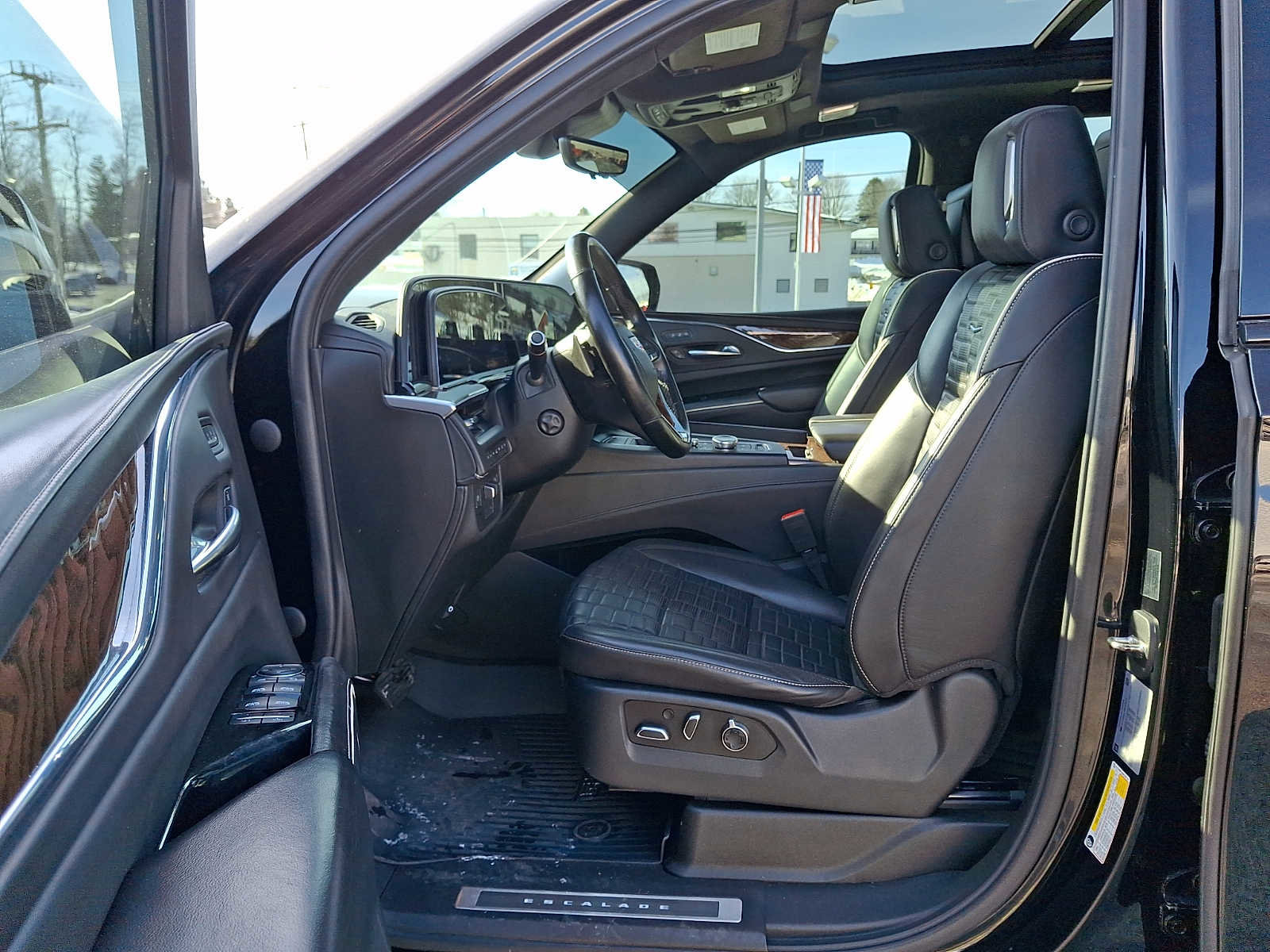 Used 2021 Cadillac Escalade ESV Sport Platinum w/ LPO, ONYX Package image 18