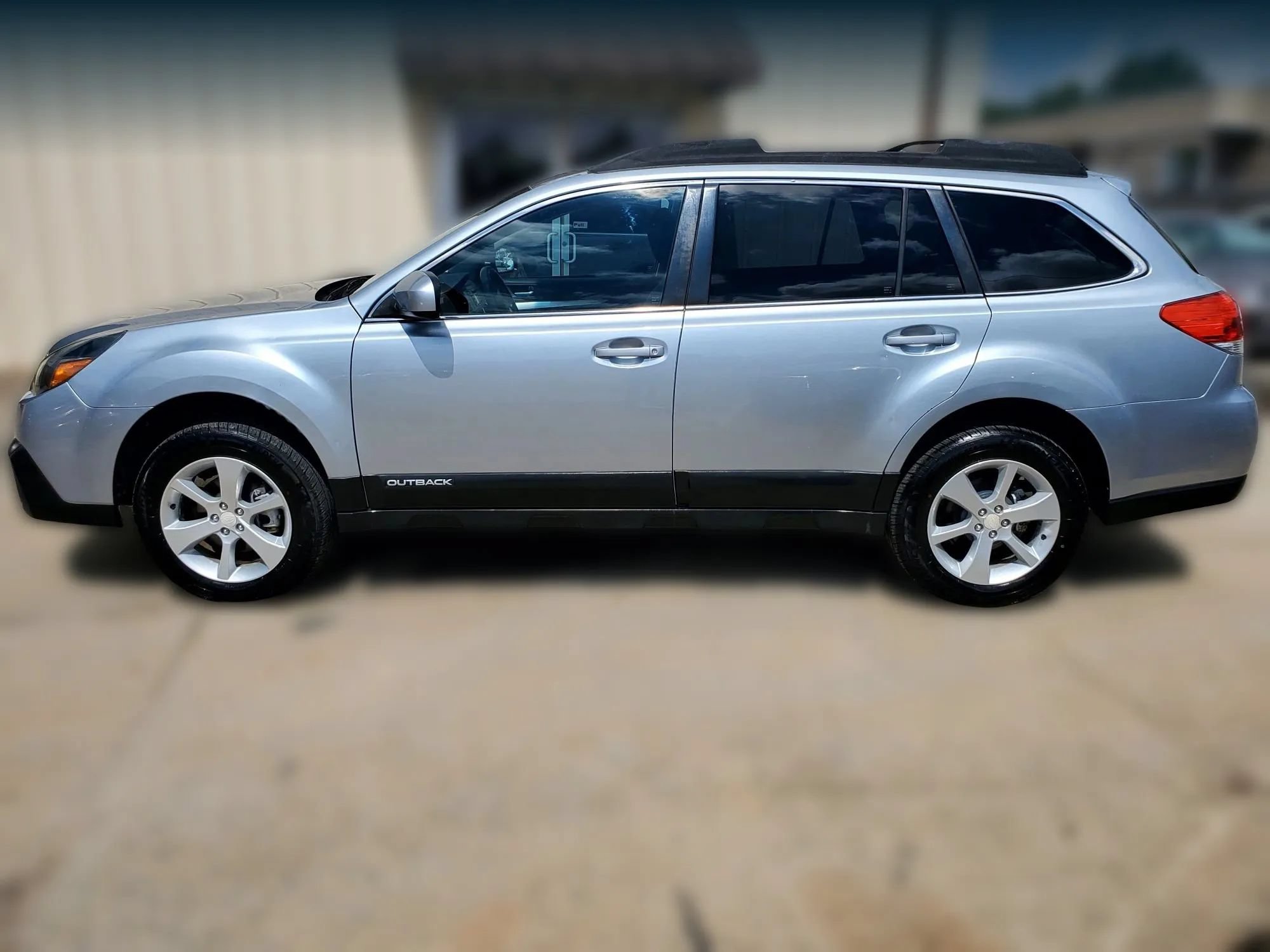 Used 2013 Subaru Outback 2.5i Premium w/ All-Weather Pkg AWD/4WD image 8