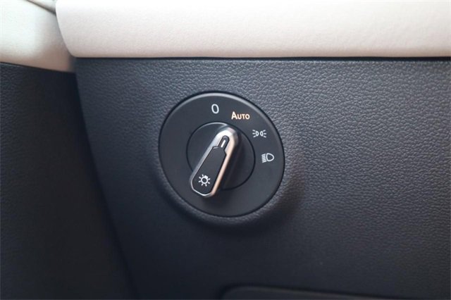 New 2025 Volkswagen Taos SE image 18