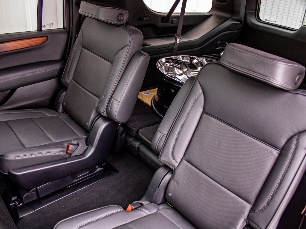 Used 2025 GMC Yukon XL Denali w/ Sun & Power Step Package image 22