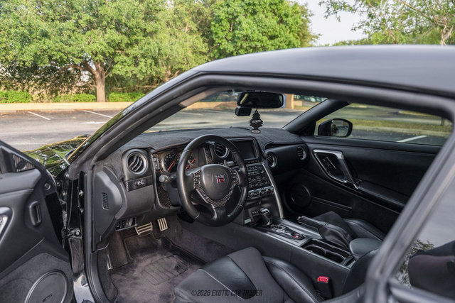 Used 2010 Nissan GT-R Premium AWD/4WD image 36