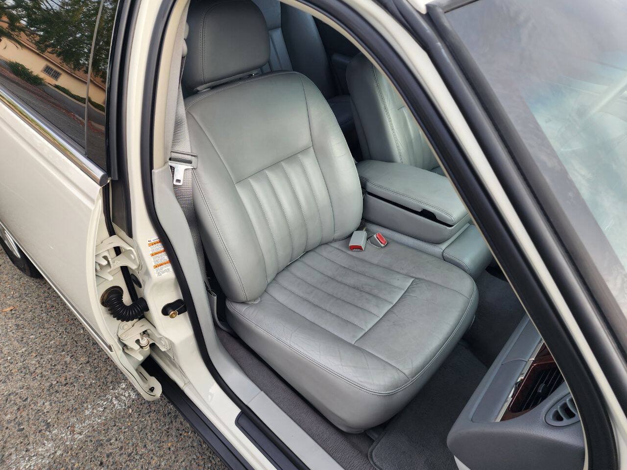 Used 2004 Lincoln Town Car Signature RWD image 18