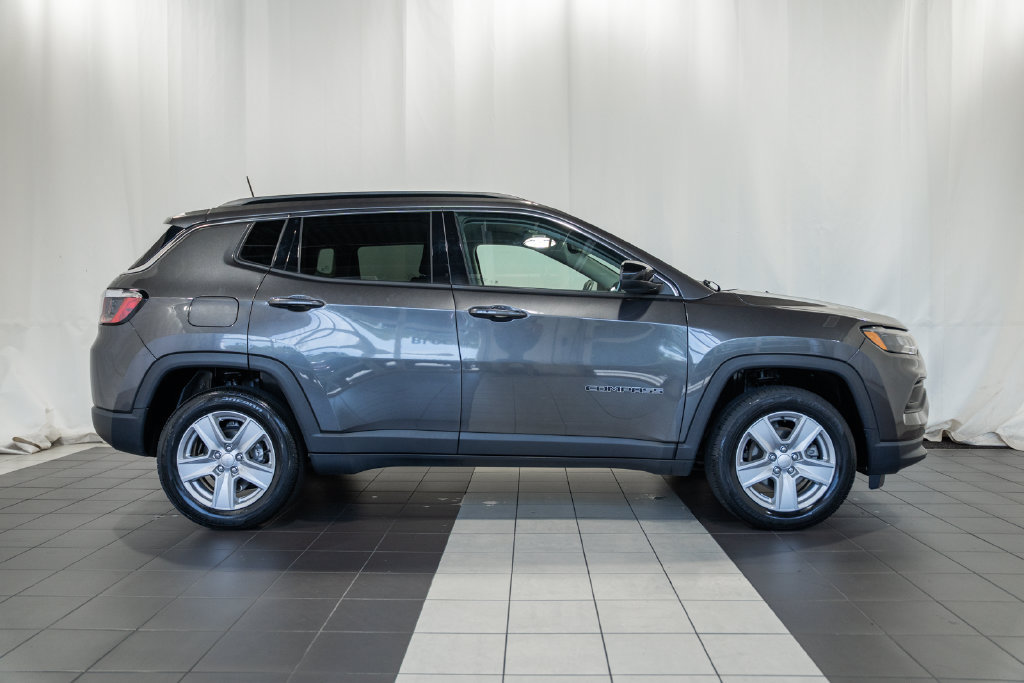 Certified 2022 Jeep Compass Latitude w/ Convenience Group AWD/4WD image 3