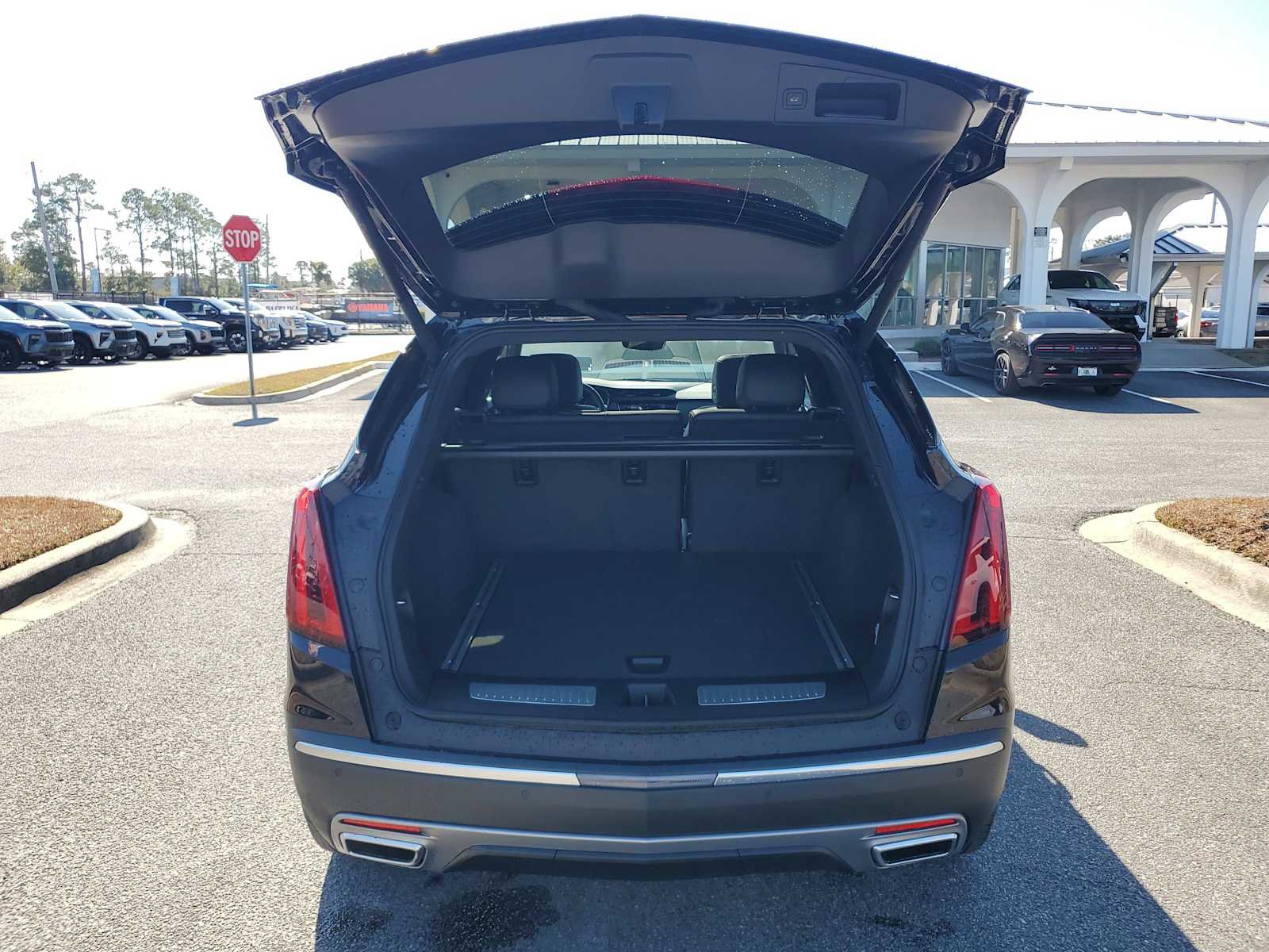 New 2025 Cadillac XT5 Premium Luxury w/ LPO, Red Accent Package FWD image 5