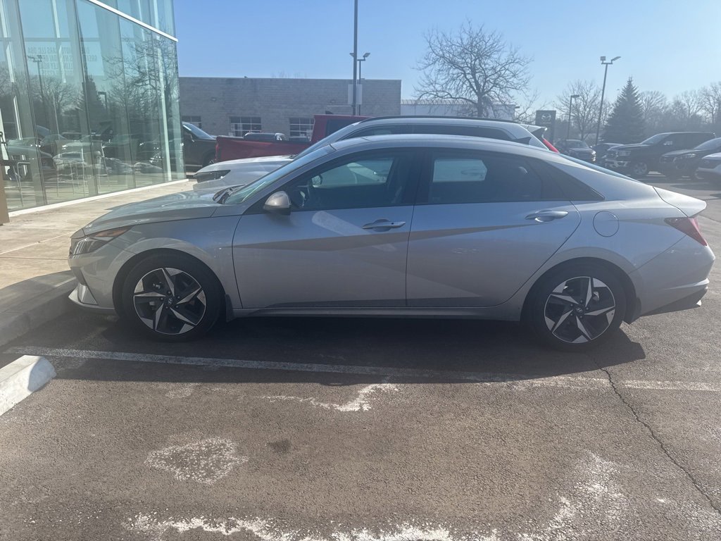 Used 2023 Hyundai Elantra SEL w/ Convenience Package image 1