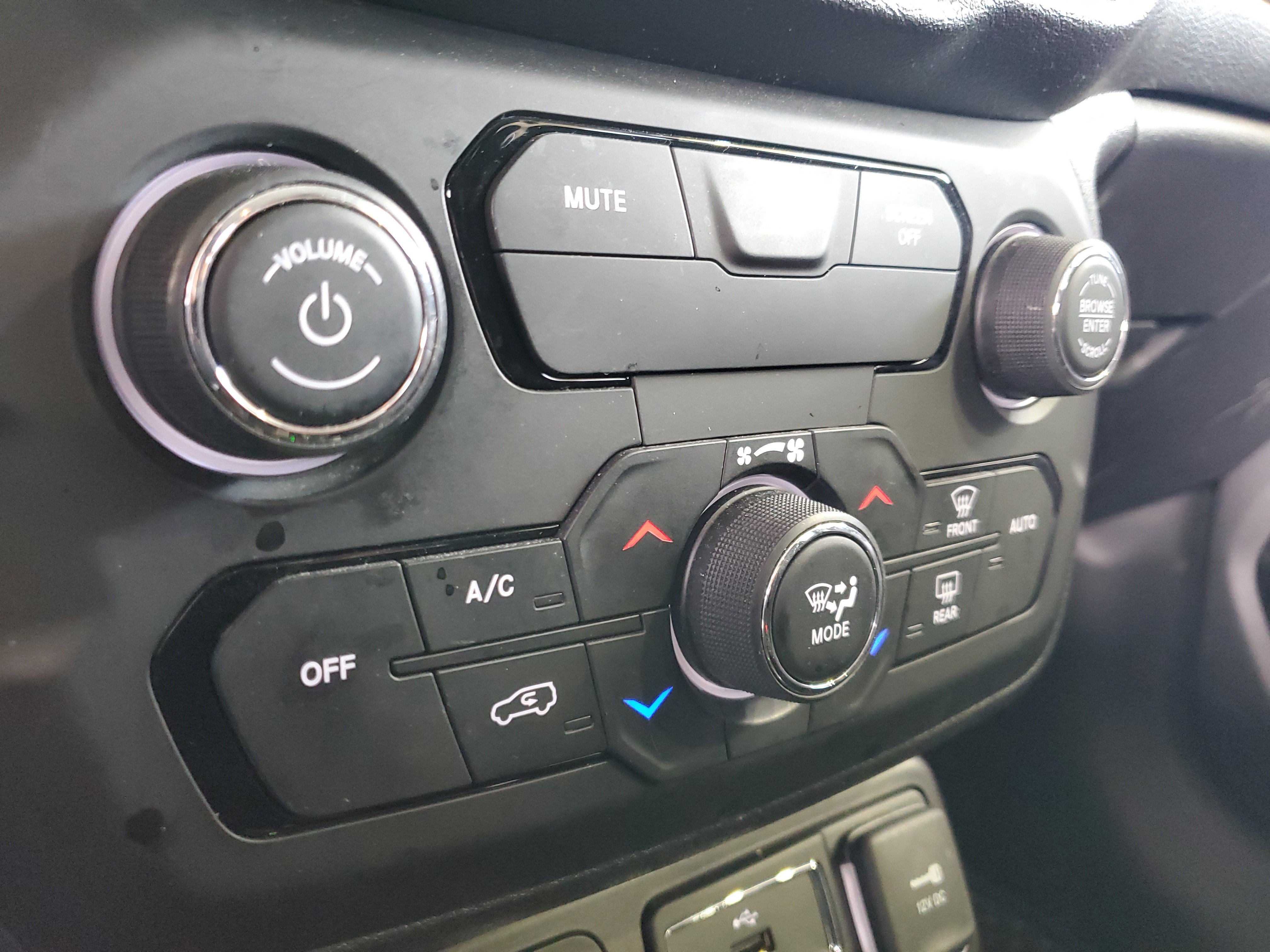 Certified 2020 Jeep Renegade Altitude AWD/4WD image 28