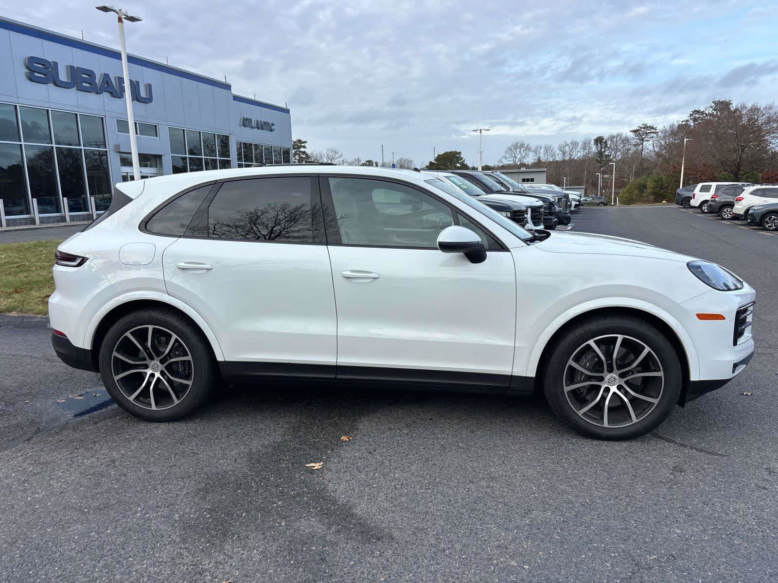 Used 2024 Porsche Cayenne AWD/4WD image 2