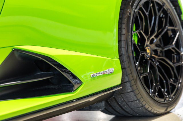 Used 2022 Lamborghini Huracan EVO RWD image 14