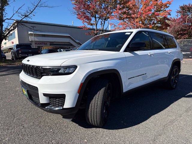 Used 2024 Jeep Grand Cherokee L Laredo AWD/4WD image 3