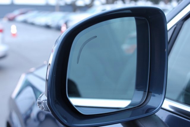 Used 2025 Volvo XC90 B5 Core image 8