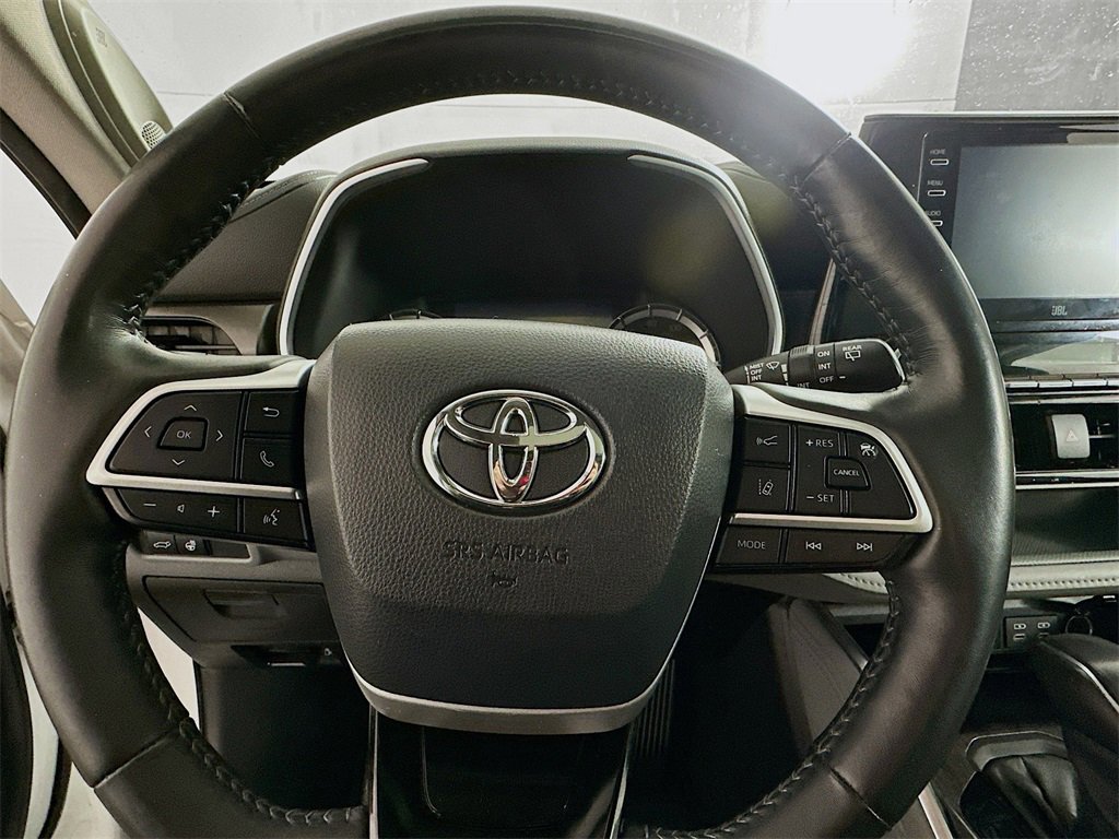 Used 2022 Toyota Highlander Limited image 11