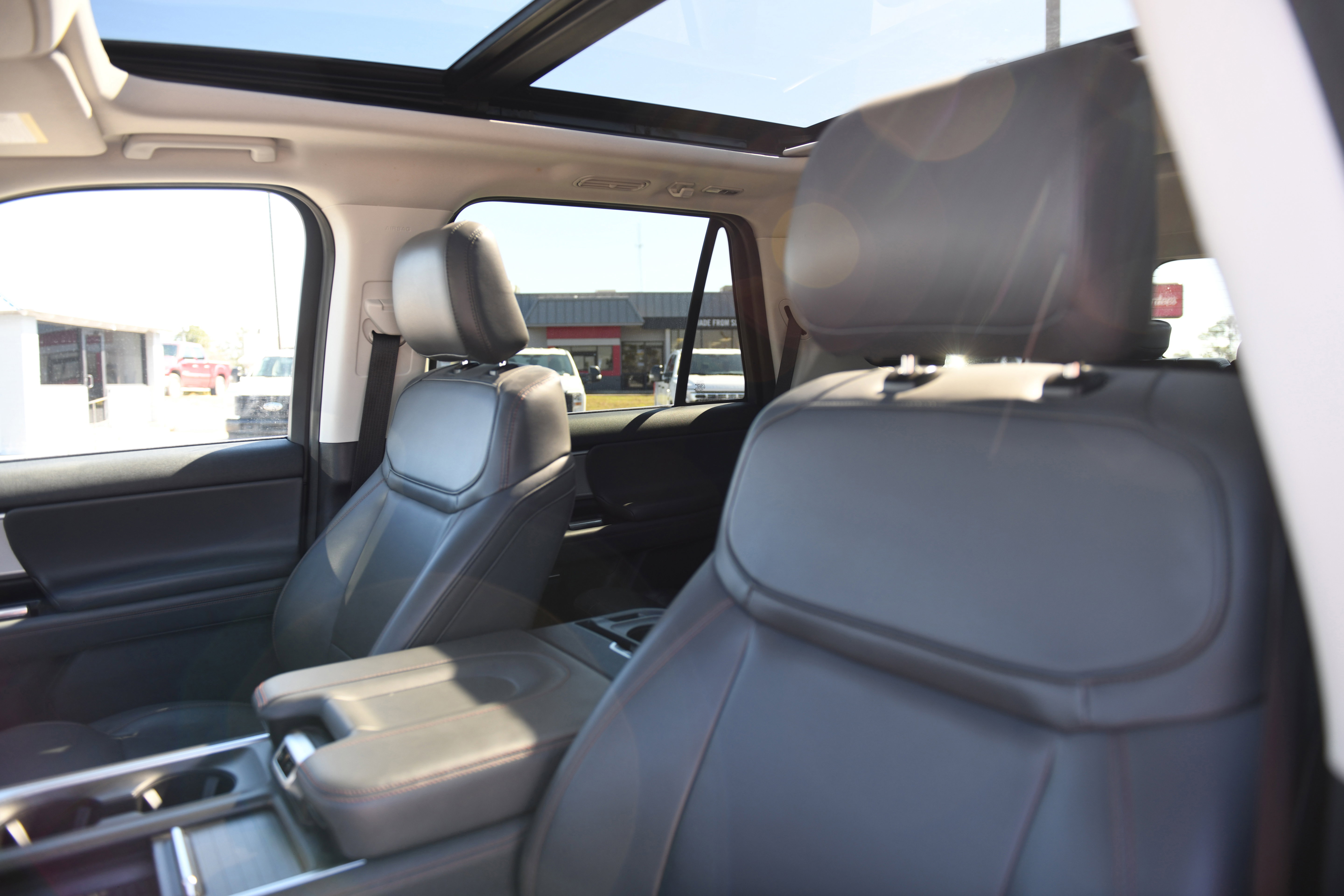Used 2025 Ford Expedition Active image 18
