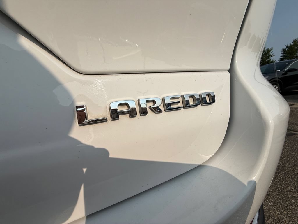 Used 2024 Jeep Grand Cherokee Laredo AWD/4WD image 45
