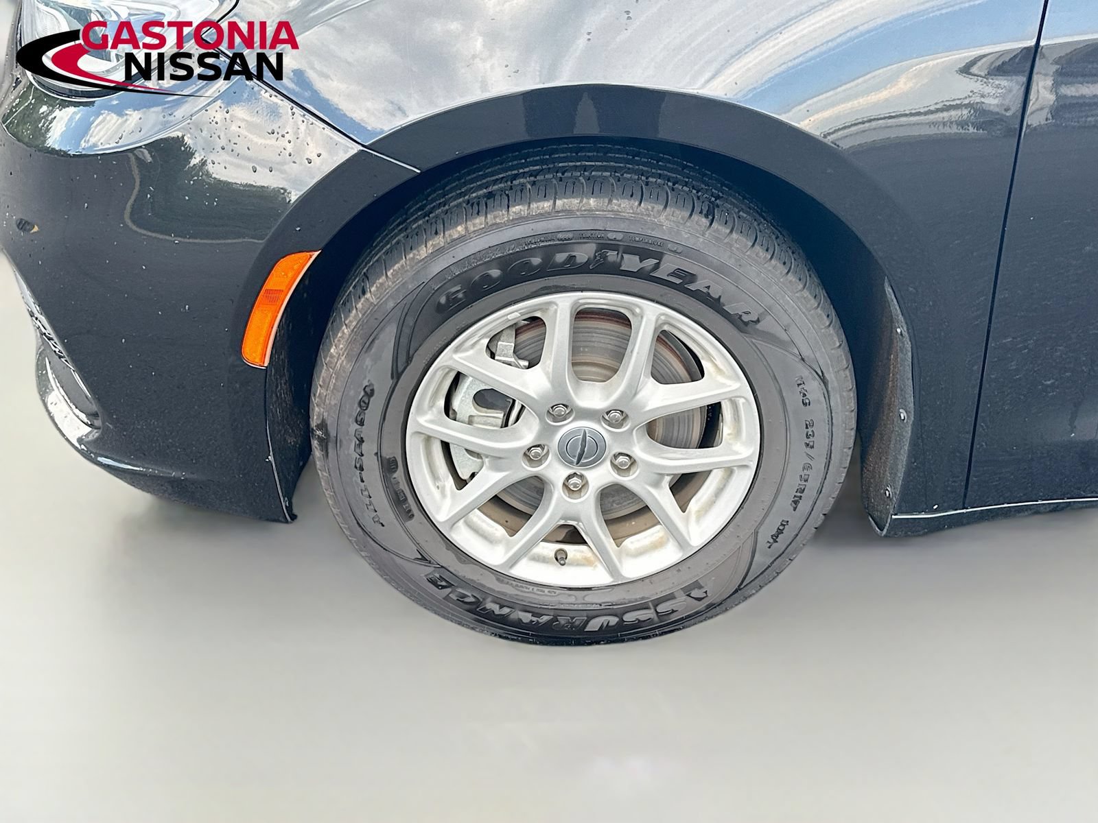 Used 2023 Chrysler Pacifica Touring-L FWD image 40