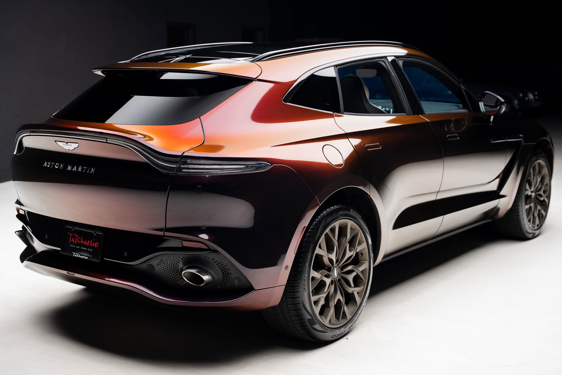 Used 2023 Aston Martin DBX AWD/4WD image 32