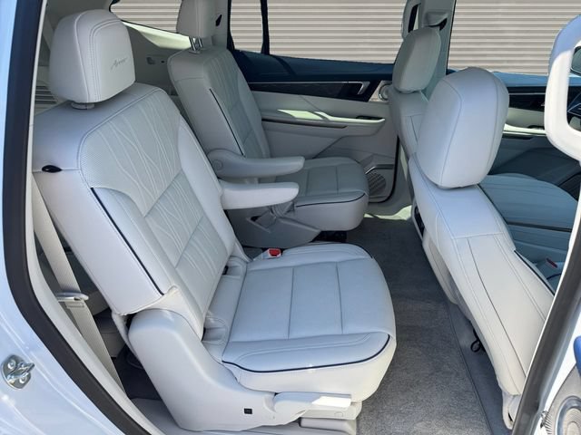 Used 2025 Buick Enclave Avenir AWD/4WD image 17