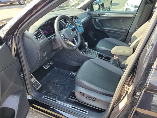 Certified 2023 Volkswagen Tiguan SE R-Line FWD image 15