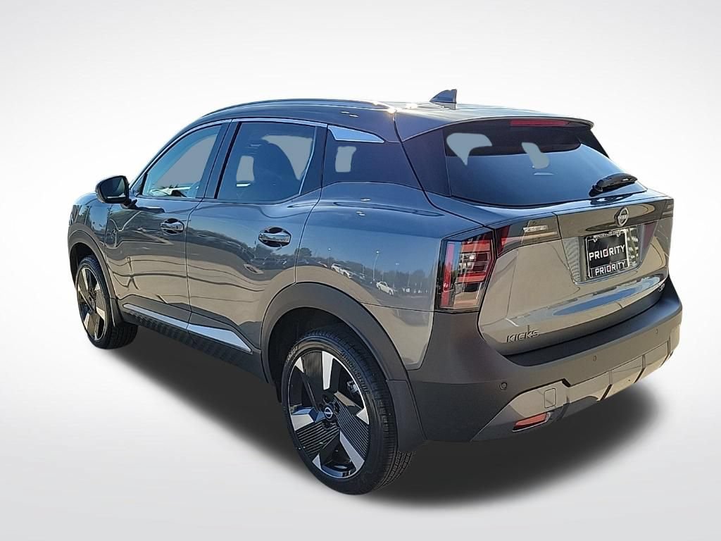 Certified 2025 Nissan Kicks SR FWD image 3