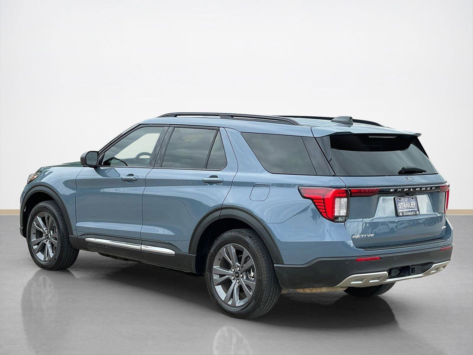 Used 2025 Ford Explorer Active w/ Active Comfort Package image 6
