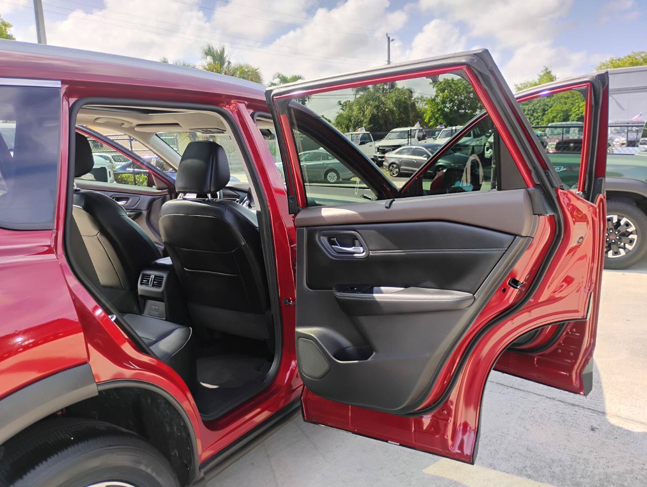 Used 2023 Nissan Rogue SV w/ SV Premium B Package FWD image 37