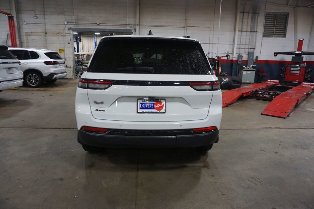 Used 2022 Jeep Grand Cherokee Altitude AWD/4WD image 21