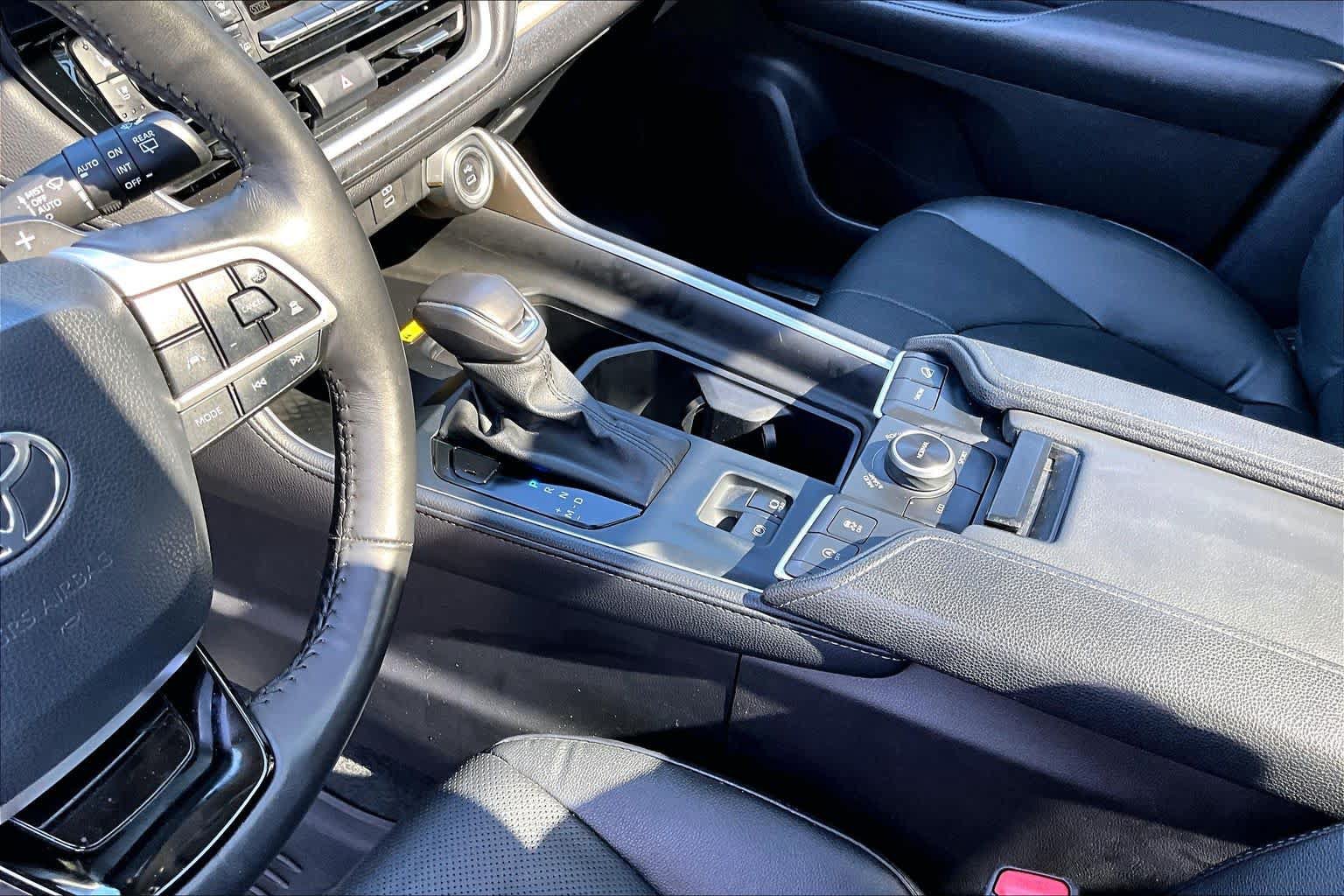 Used 2024 Toyota Grand Highlander AWD image 16