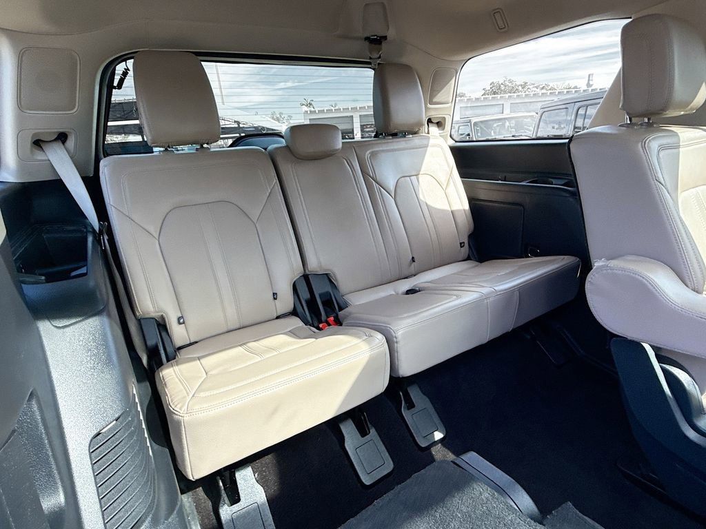 Used 2023 Ford Expedition Limited image 31