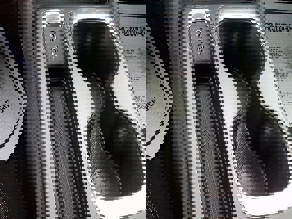 New 2026 Chevrolet Equinox EV LT image 18