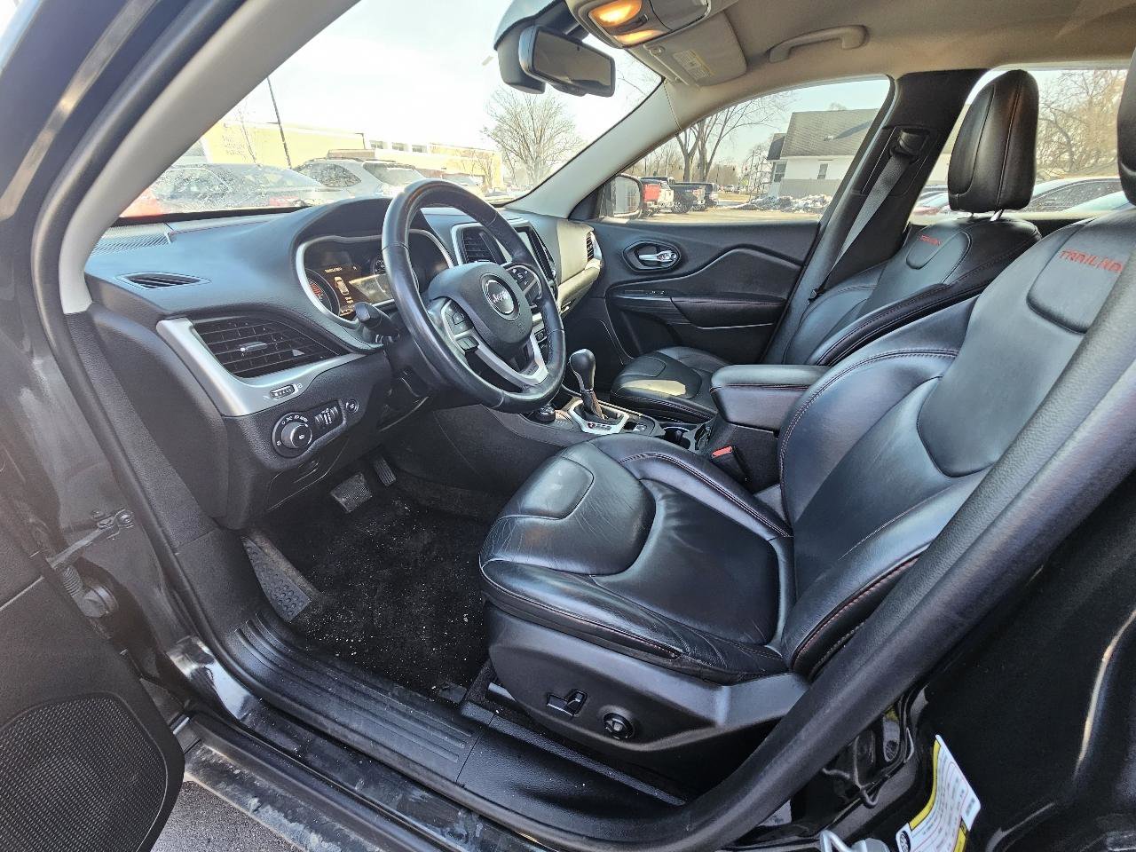 Used 2016 Jeep Cherokee Trailhawk w/ Comfort/Convenience Group image 16