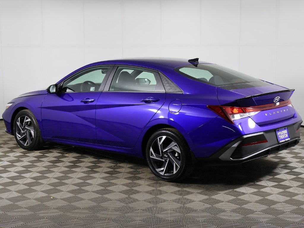 Certified 2025 Hyundai Elantra Sport image 7