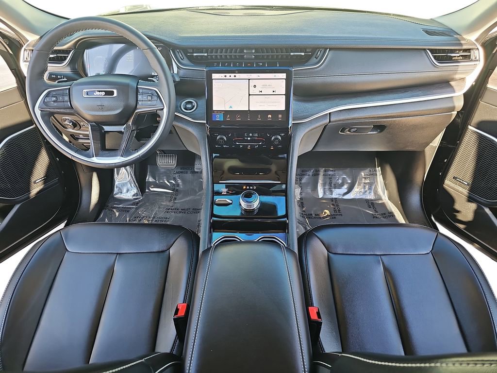 Used 2023 Jeep Grand Cherokee Limited w/ Black Appearance Package image 9