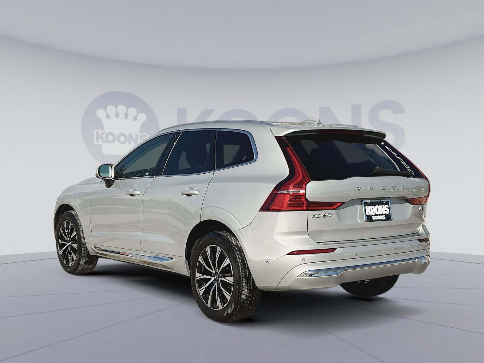 Certified 2023 Volvo XC60 B5 Plus w/ Climate Package image 4