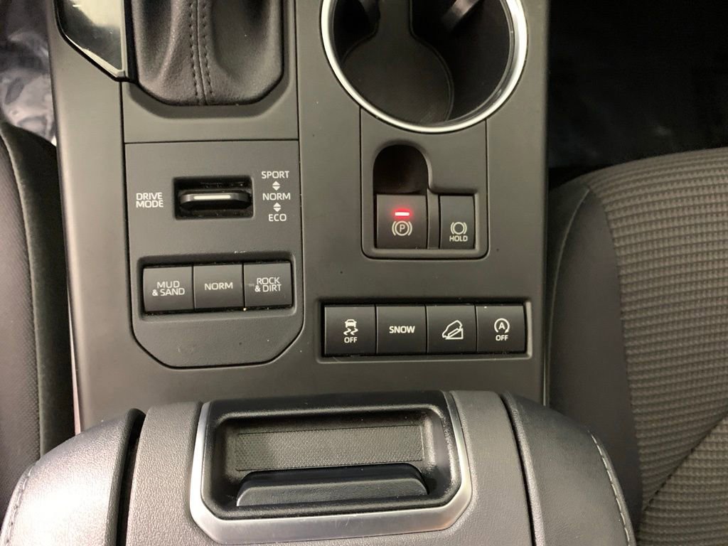 Used 2022 Toyota Highlander LE AWD/4WD image 24