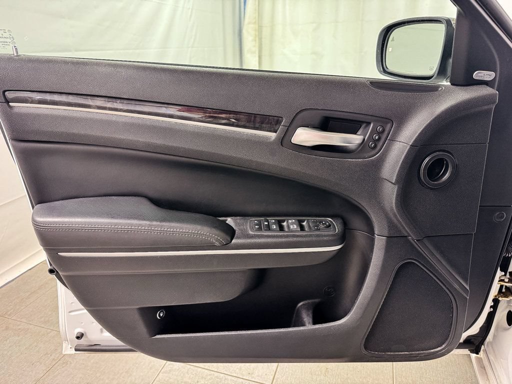 Used 2019 Chrysler 300 Limited w/ Safetytec Plus Group AWD/4WD image 15
