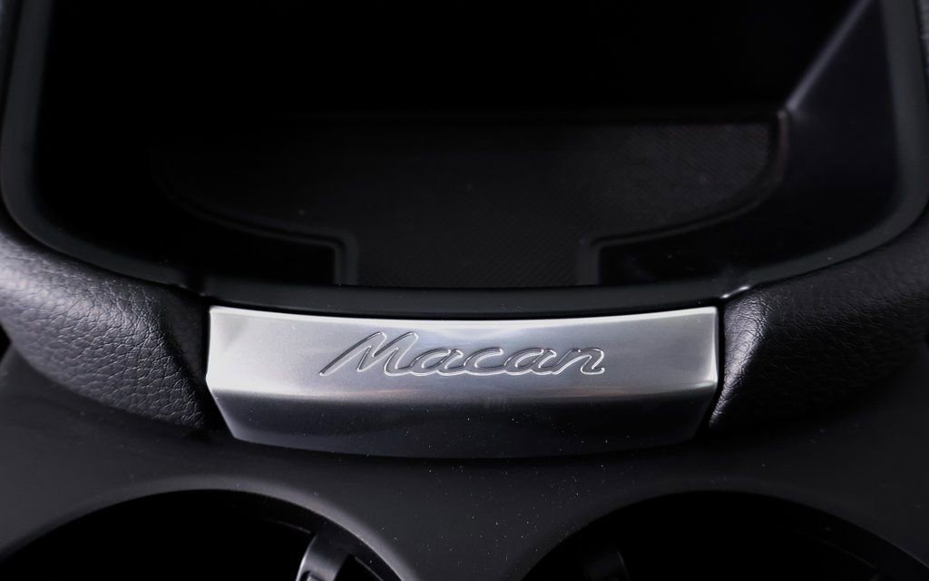 Used 2025 Porsche Macan image 19