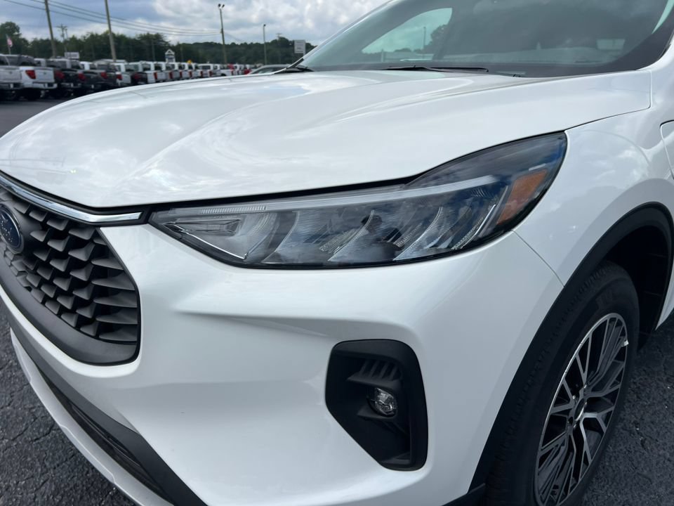 New 2025 Ford Escape SE w/ Class II Trailer Tow Package FWD image 9