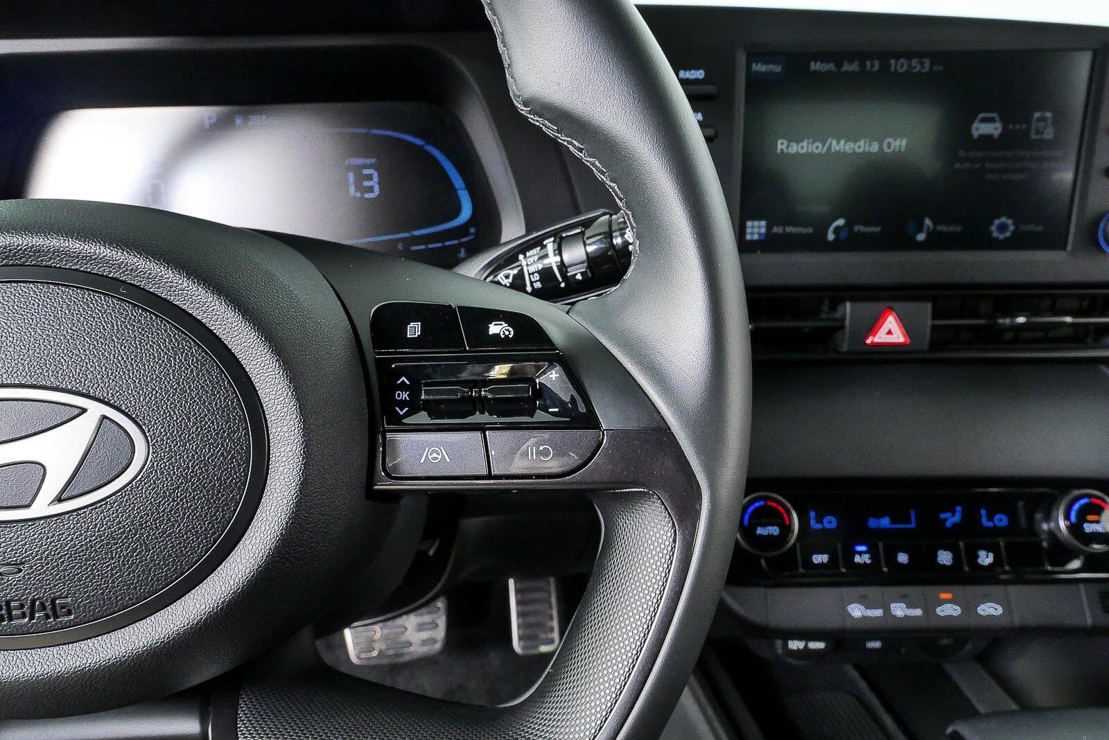 Certified 2025 Hyundai Elantra Sport FWD image 10