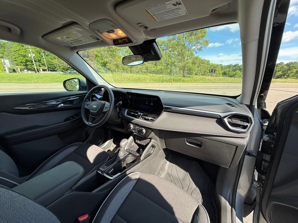 Certified 2024 Chevrolet TrailBlazer LT AWD/4WD image 31