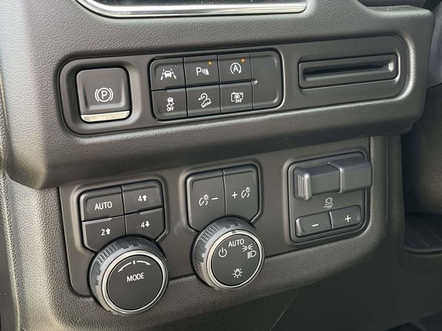 Used 2024 Chevrolet Tahoe Z71 w/ Luxury Package image 19