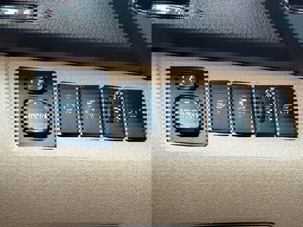 Used 2013 Toyota Highlander Limited image 19