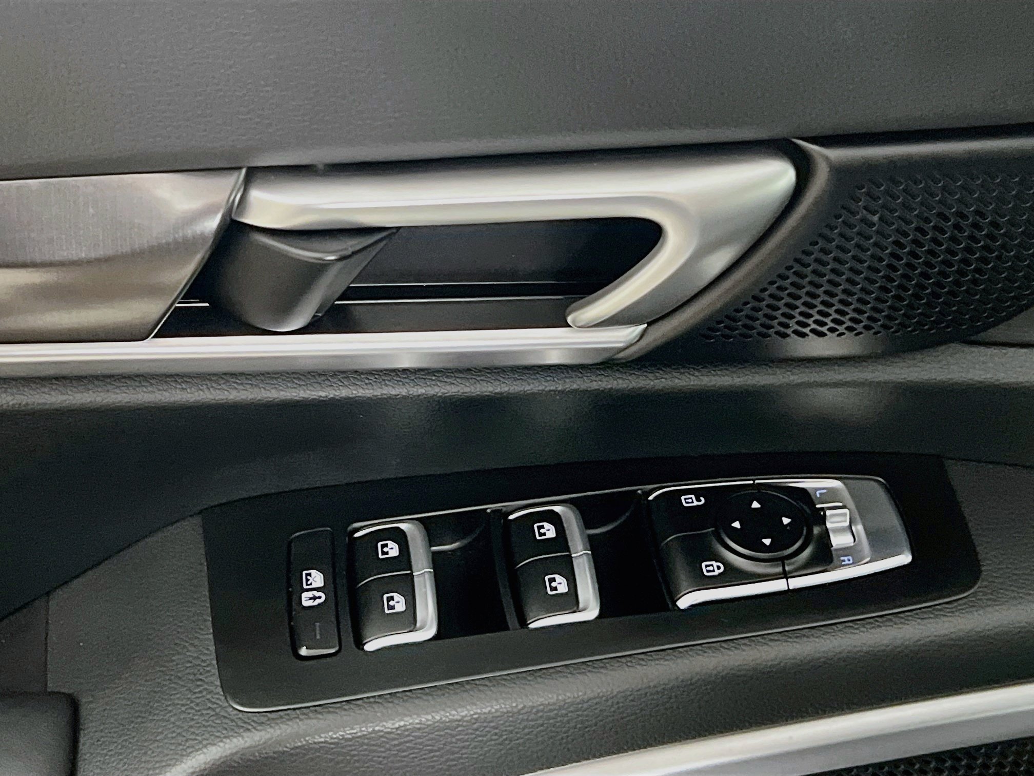 Used 2025 Kia Telluride S FWD image 17