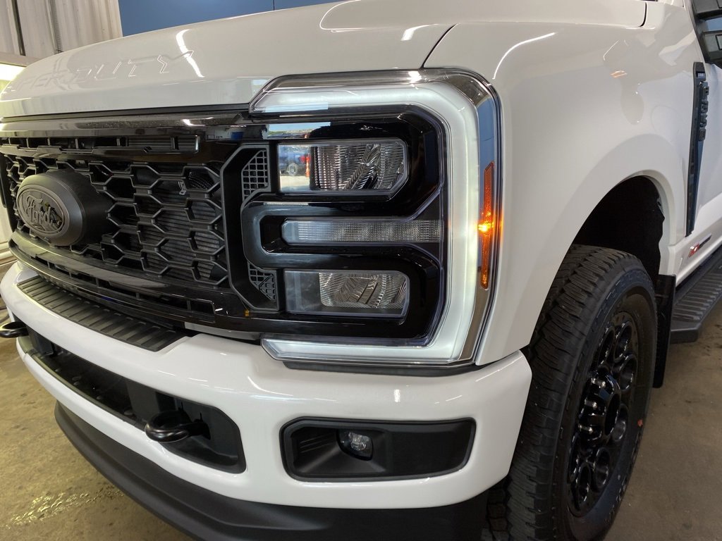 New 2025 Ford F350 Lariat w/ Black Appearance Package image 5