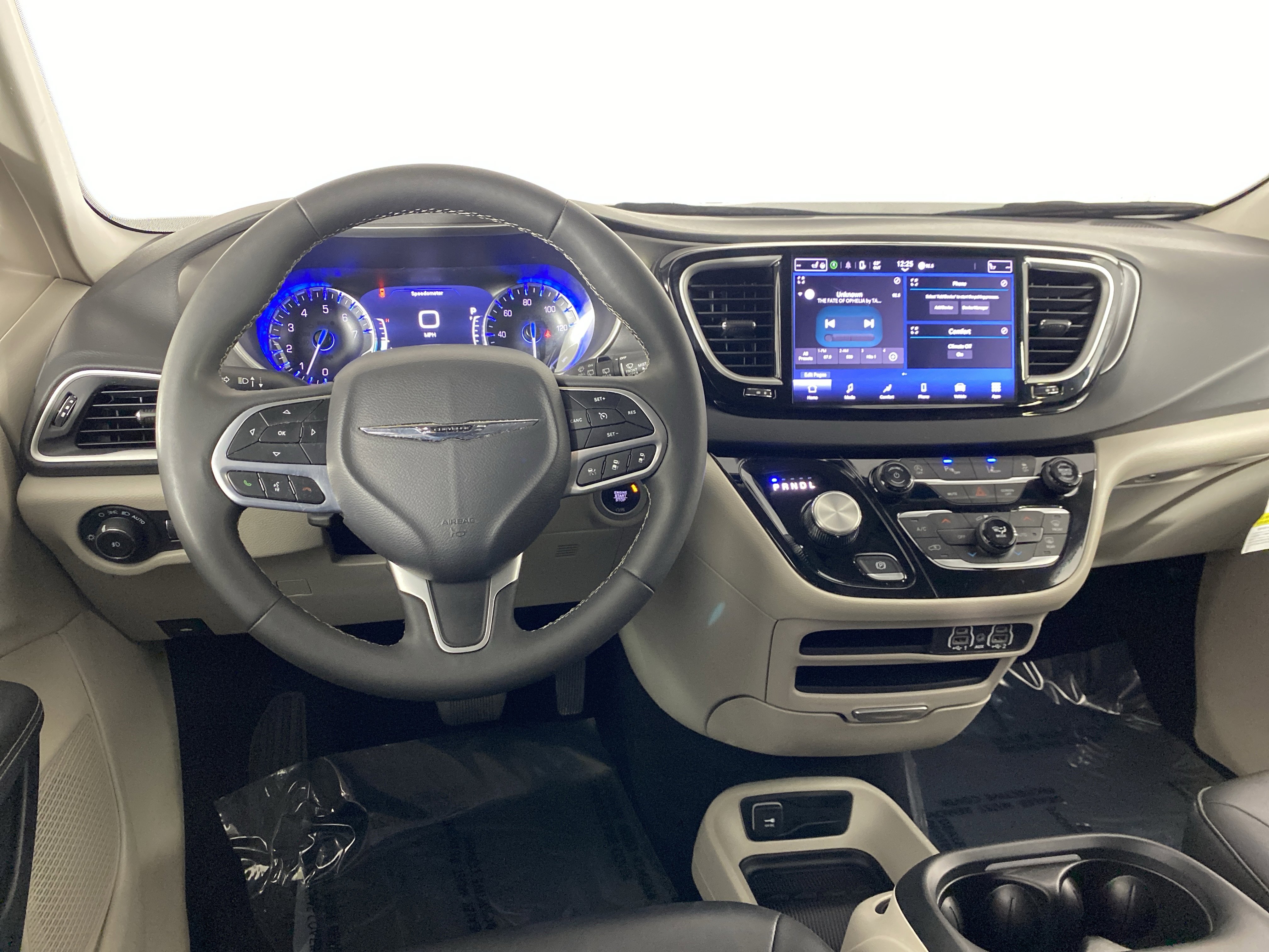 Used 2024 Chrysler Pacifica Touring-L image 19
