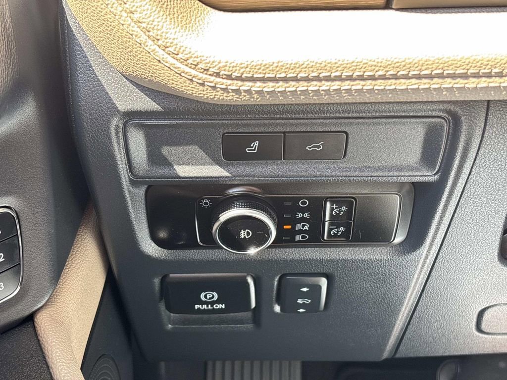 Used 2024 Ford Expedition Limited image 24