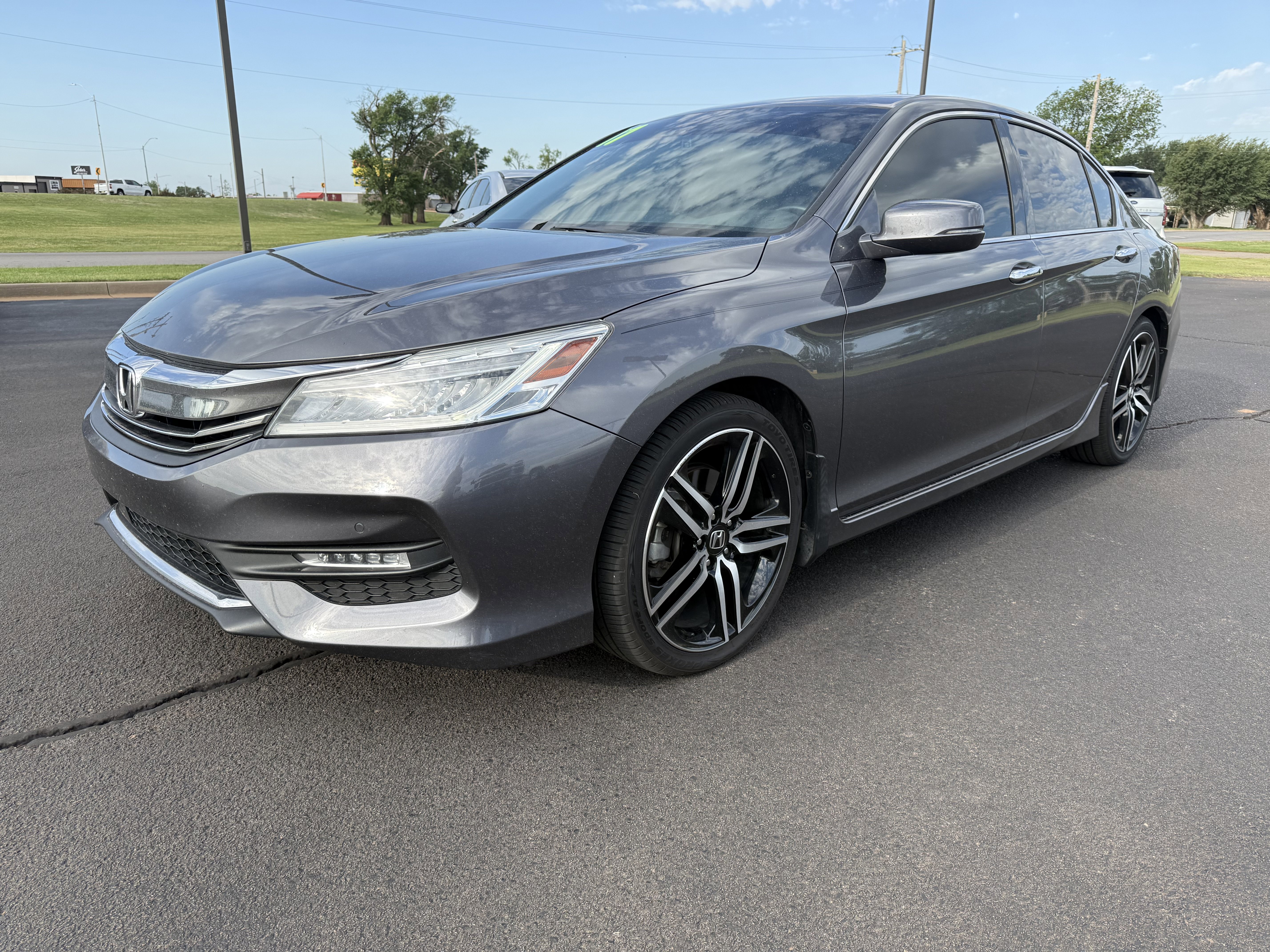Used 2017 Honda Accord Touring image 1