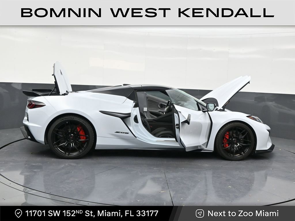 Used 2023 Chevrolet Corvette Z06 w/ Stealth Interior Trim Package image 29